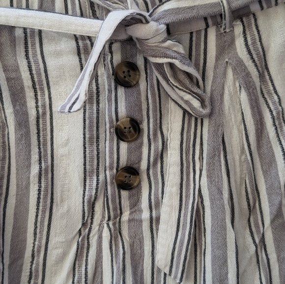 American Eagle paper bag high waisted shorts - Picture 2 of 8